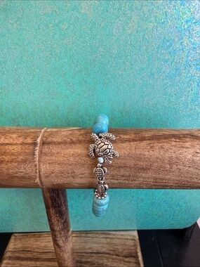 Turquoise Beaded Sea Turtle Stretch Bracelet